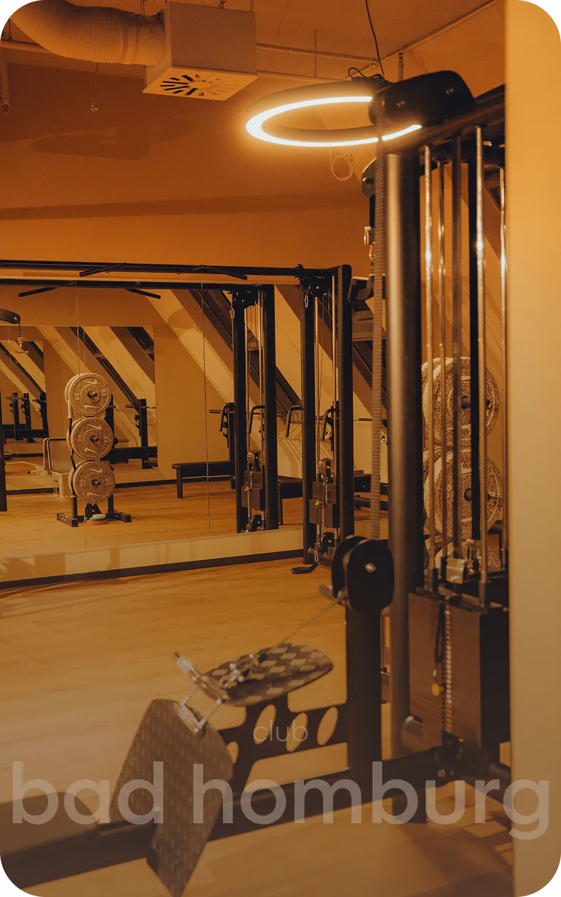 Kabelzug- und Trainingsbereich im peoples Fitness Signature Club Bad Homburg