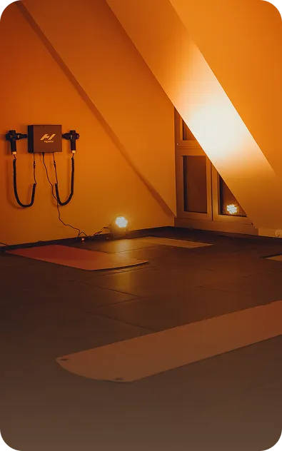 Erholungsbereich mit Massagegeräten im Peoples Fitness Studio