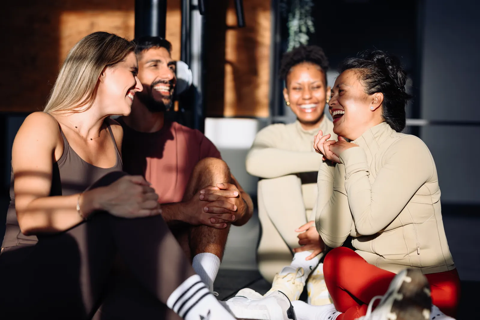 Menschen beim gemeinsamen Training im peoples Club