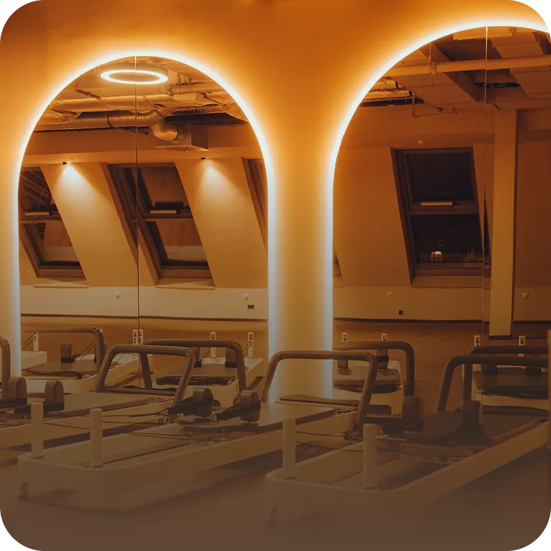 Pilates-Raum bei Peoples Fitness mit Wohlfühlatmosphäre